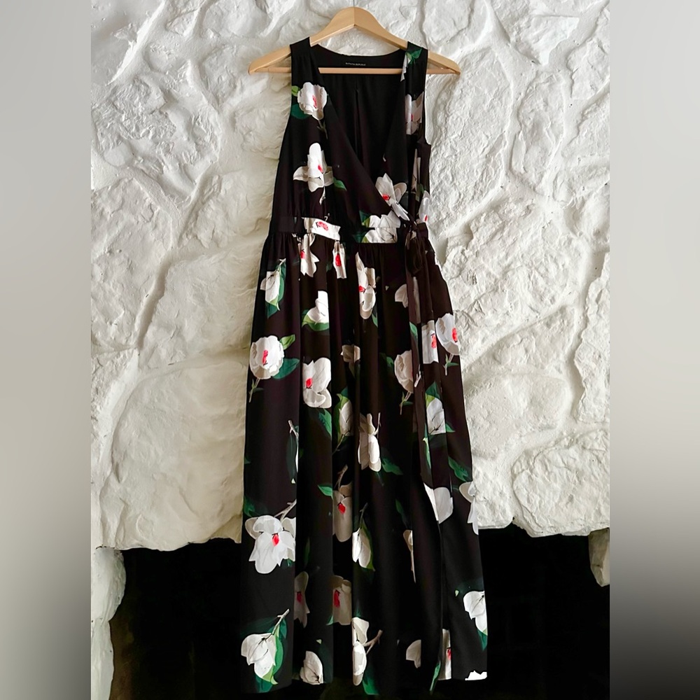 Floral midi pocket dress with tie waist NWOT
